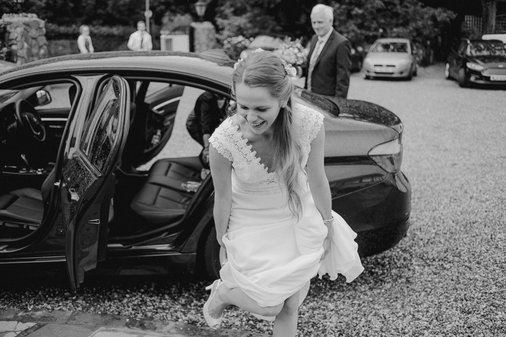 bride gets out of the wedding car
